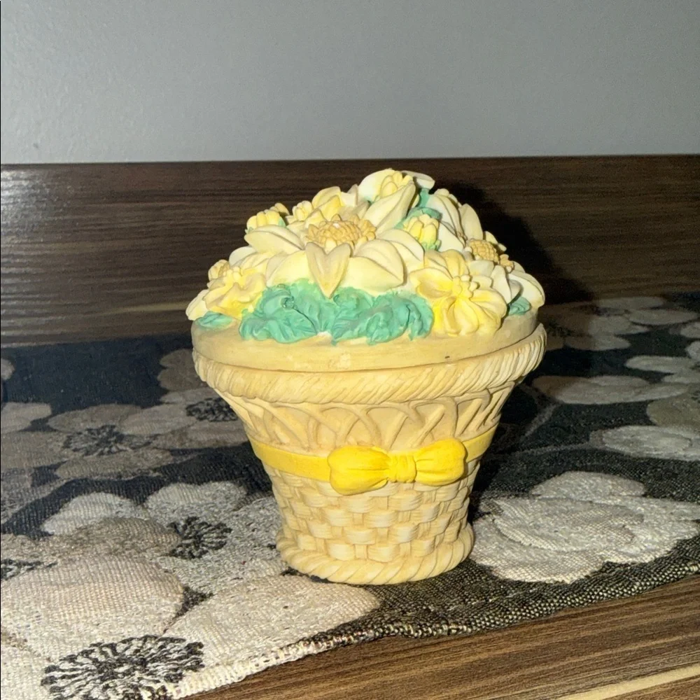 Vintage Floral Basket Trinket